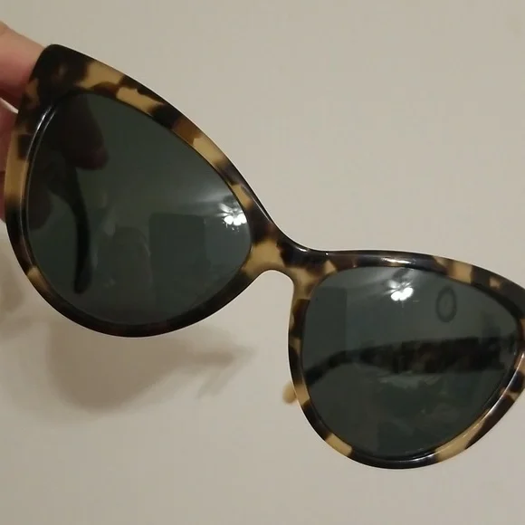 Kate Spade Sunglasses - Picture 2 of 6